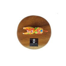 Cargar imagen en el visor de la galería, Reconocimiento con artesanía mexicana. Alebrije de madera mini en trofeo con base de madera y placa metálica personalizada
