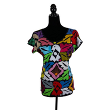 Cargar imagen en el visor de la galería, Blusa mediana de gala mazateca con bordado relleno de Jalapa de Díaz, decorada con muchos colores
