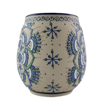 Cargar imagen en el visor de la galería, Tarro cervecero de cerámica Servin decorado a mano con mandalas
