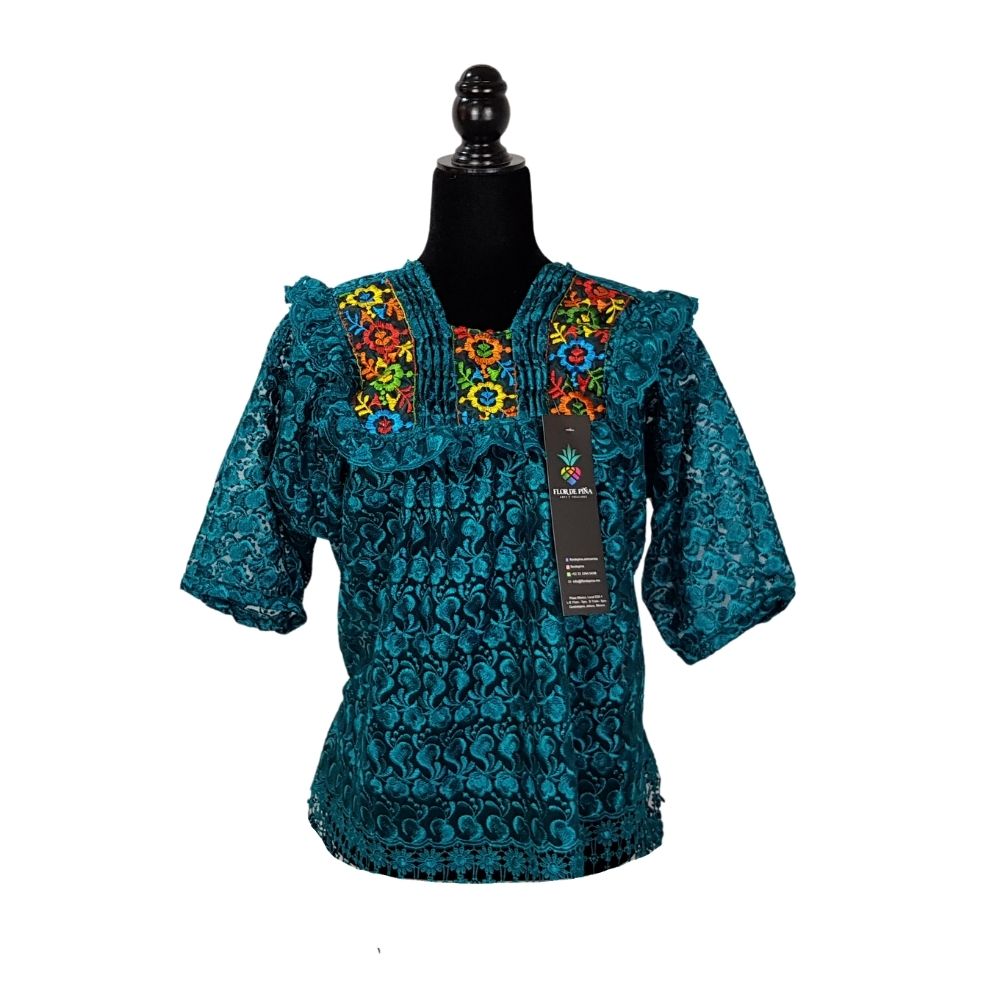 Blusa Quialana mediana a grande de encaje guipiur y bordado en cuello