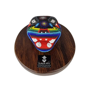 Reconocimiento con artesanía mexicana. Cabeza de jaguar wixárica en trofeo con base de madera y placa metálica personalizada