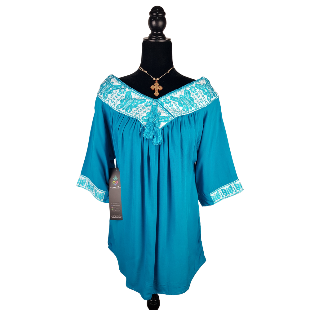 Blusa fresca de rayón con bordado de hilván tradicional de Puebla y manga 3/4