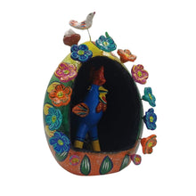 Cargar imagen en el visor de la galería, Quién fue primero, figura surrealista de arte popular mexicano elaborada con barro betus
