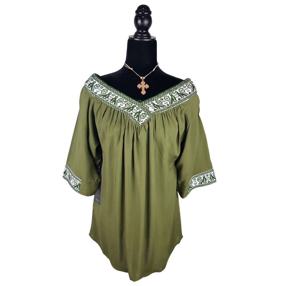 Blusa fresca de rayón con bordado de hilván tradicional de Puebla y manga 3/4