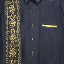 Cargar imagen en el visor de la galería, Guayabera yucateca de lino, diseño calabaza con bordados artesanales
