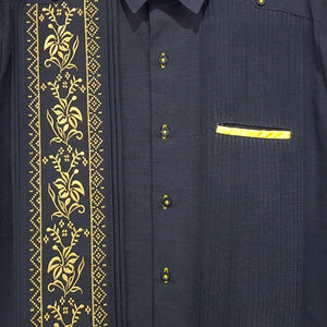 Guayabera yucateca de lino, diseño calabaza con bordados artesanales