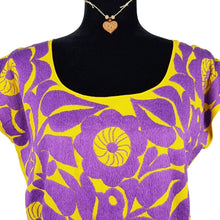Cargar imagen en el visor de la galería, Blusa mediana de gala mazateca con bordado relleno de Jalapa de Díaz, en color amarillo con lavanda
