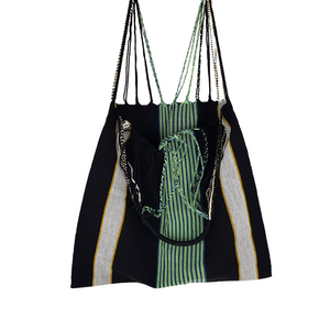 Bolsa chiapaneca rayada realizada en telar de cintura con hilos de algodón