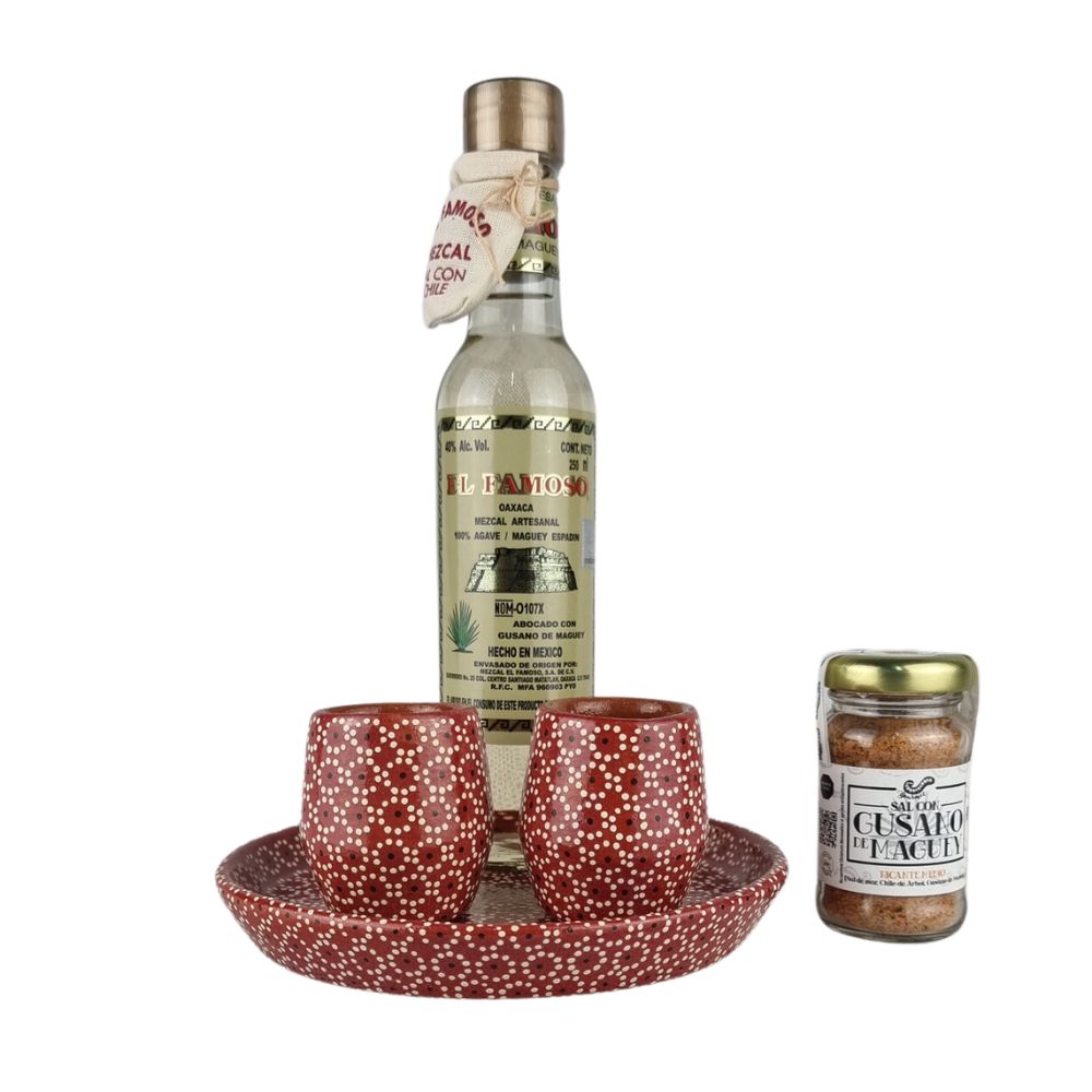 Juego de mezcal de gusano con mezcaleros de barro capulineado con forma de barrilitos