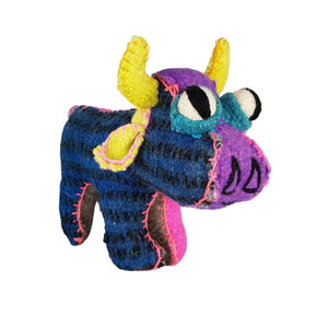 Animalito de lana, peluche toro artesanal bordado a mano