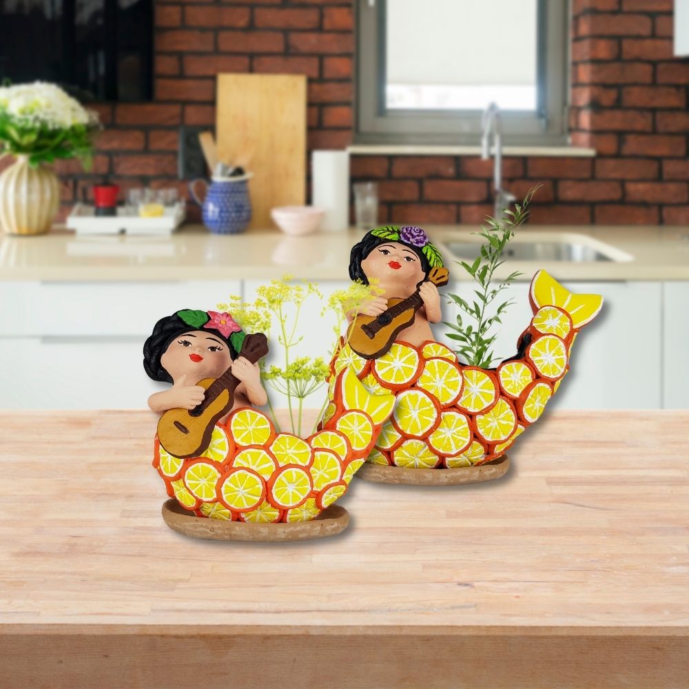 Maceta sirena mexicana con escamas frutales, figura de barro de Tlaquepaque Jalisco