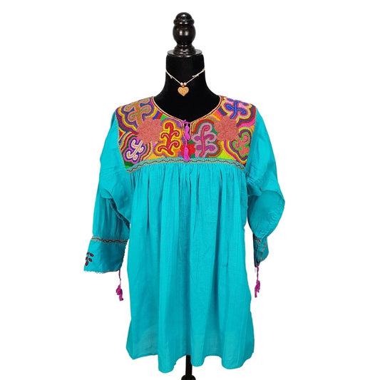 Blusa Aguacatenango con bordado de nudito, hecha en Chiapas