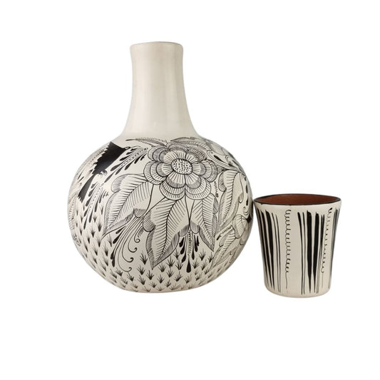 Botellón para agua mediano de barro bruñido decorado con flores y pájaros