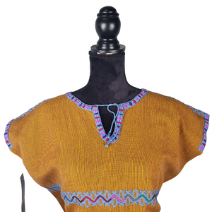 Blusa chiapaneca con brocados tradicionales de Aldama Chiapas