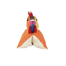 Cargar imagen en el visor de la galería, Tivichi, cojín en forma de animalito elaborado con textil artesanal
