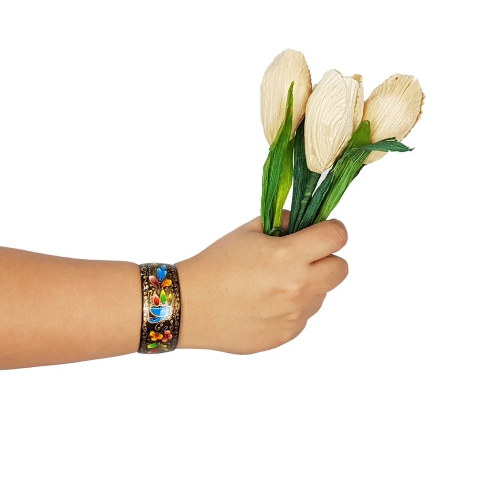 Brazalete ancho de cobre decorado con mariposas y flores