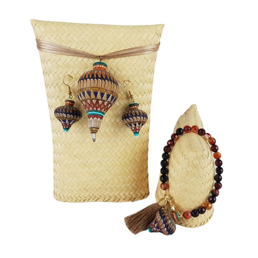 Juego de joyería de trompo, dije, aretes y pulsera de madera tallados y decorados a mano