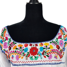 Cargar imagen en el visor de la galería, Blusa Chilac de manta con manga larga, bordada con flores
