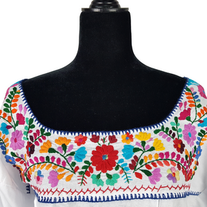 Blusa Chilac de manta con manga larga, bordada con flores