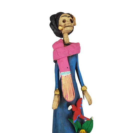 Catrina con bufanda, figura decorativa de barro elaborada en Capula