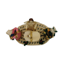 Cargar imagen en el visor de la galería, Nacimiento miniatura de totomoxtle, elaborado con hoja de maíz
