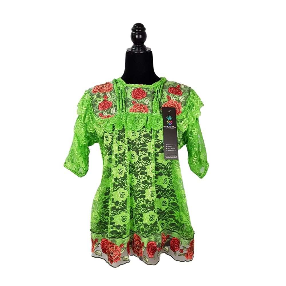 Blusa Quialana chica y mediana de encaje con bordado en cuello