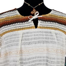 Cargar imagen en el visor de la galería, Blusa española, prenda fresca de algodón calada hecha en telar de pedal
