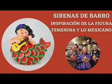 Cargar y reproducir el video en el visor de la galería, Maceta sirena mexicana con escamas frutales, figura de barro de Tlaquepaque Jalisco
